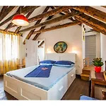 Tiramola Apartman *