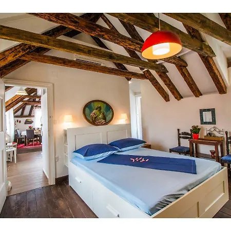 Tiramola Διαμέρισμα *